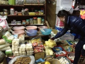 Giá miến, mỳ khô bắt đầu tăng. (Ảnh: Quỳnh Trang/Vietnam+)