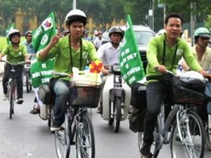 Sau 14 ngày hành trình đạp xe xuyên Việt năm 2011 ở hai đầu cầu Bắc Nam sẽ gặp nhau. (Ảnh: Internet)