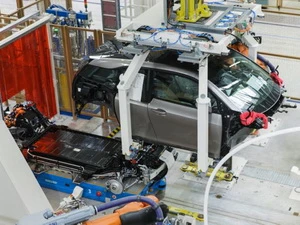 Mẫu xe BMW i3 đang được sản xuất tại nhà máy Leipzig. (Nguồn: worldcarfans.com)