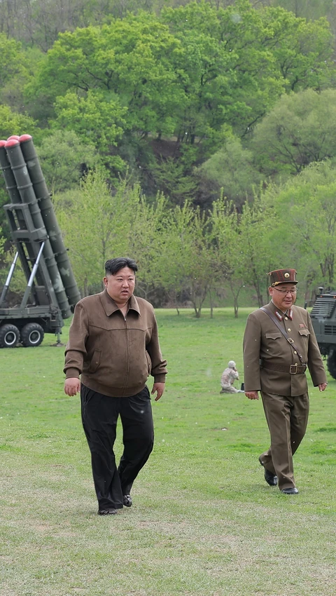 Nhà lãnh đạo Triều Tiên chỉ đạo tập trận phản công hạt nhân