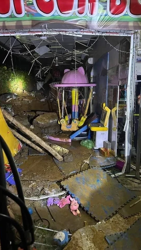 Hiện trường vụ sập đổ tường ở Hà Nội, 3 cháu nhỏ tử vong