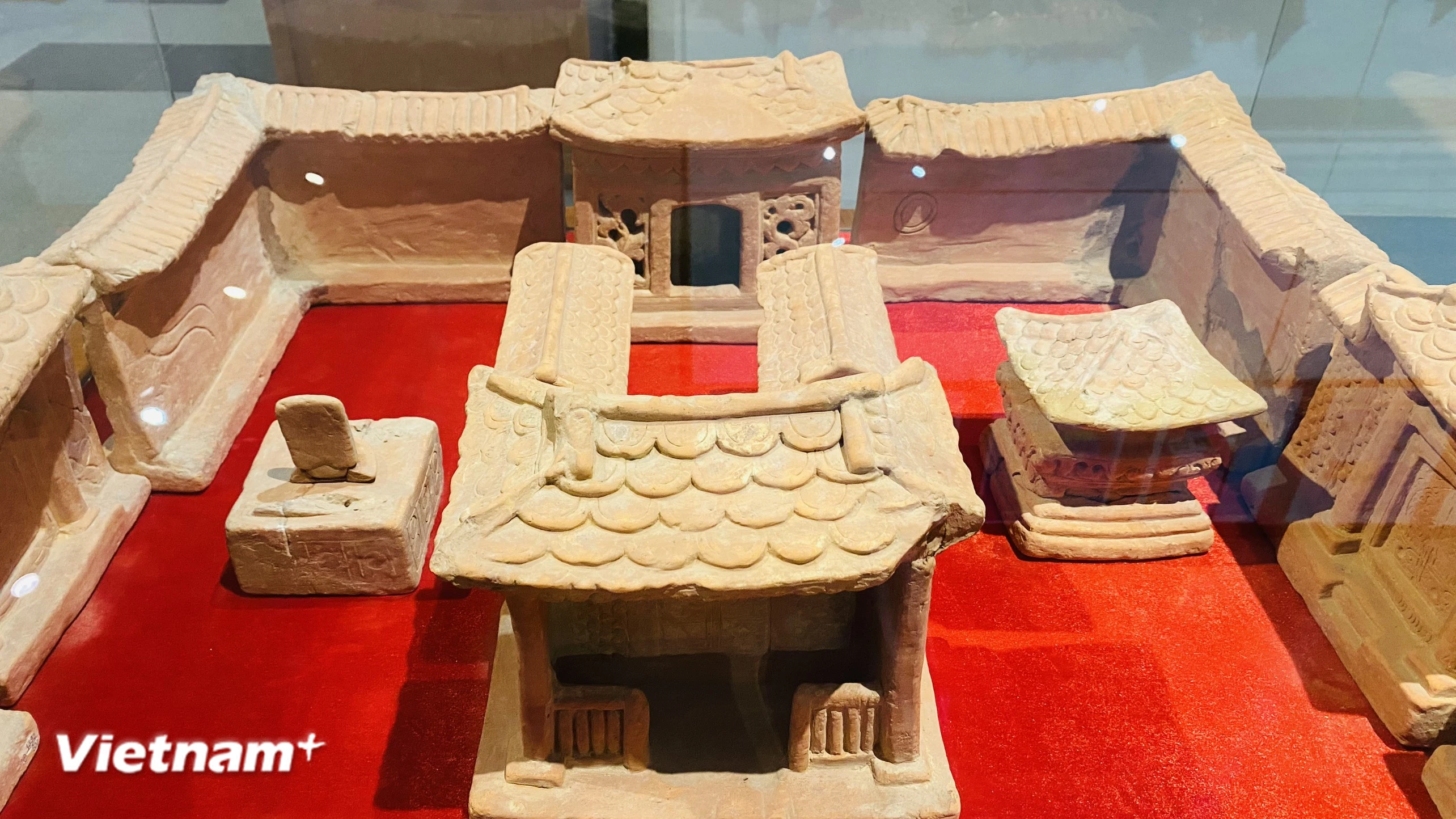 Mô hình nhà thời Trần - Bảo vật quý hiếm về kiến trúc của người xưa ảnh 2