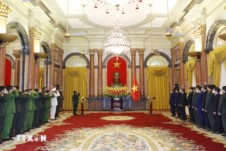 Quang cảnh lễ phong hàm cho Thứ trưởng Bộ Công an Trần Quốc Tỏ và Lương Tam Quang. (Ảnh: Thống Nhất/TTXVN)
