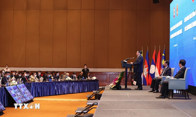 Thủ tướng Phạm Minh Chính phát biểu tại phiên "Thúc đẩy hợp tác tiểu vùng trong ASEAN hướng tới phục hồi." (Ảnh: Dương Giang/TTXVN)