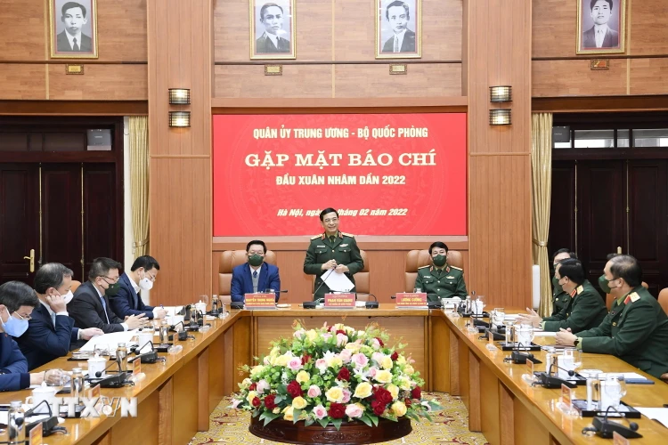 Đại tướng Phan Văn Giang, Bộ trưởng Bộ Quốc phòng phát biểu tại buổi gặp mặt. (Ảnh: TTXVN phát)