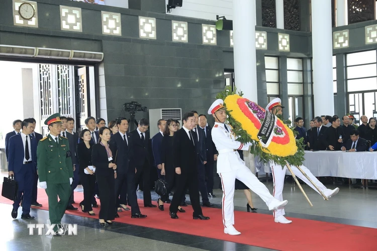 Thủ tướng Hàn Quốc Lee Nak-yon viếng Chủ tịch nước Trần Đại Quang. (Ảnh: TTXVN)