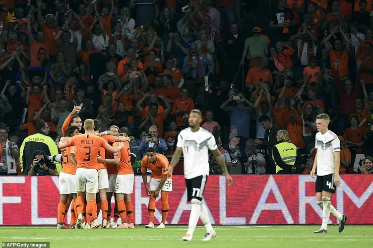 Virgil van Dijk, Memphis Depay và Georginio Wijnaldum đã thay nhau lập công để giúp Hà Lan có chiến thắng đậm trước Đức ở giải UEFA Nations League.