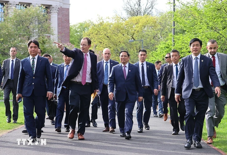 Thủ tướng Phạm Minh Chính thăm Trường Đại học Harvard. (Ảnh: Dương Giang/TTXVN)