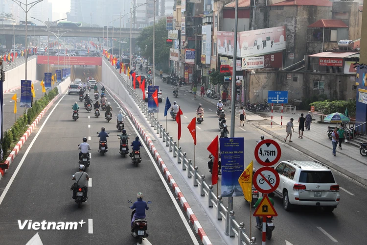 Hôm nay 5/10/2022, hầm chui Lê Văn Lương chính thức được đưa vào sử dụng, bước đầu đạt hiệu quả về giải quyết 'xung đột' giao thông tại nút giao này. (Ảnh: Hoài Nam/Vietnam+)
