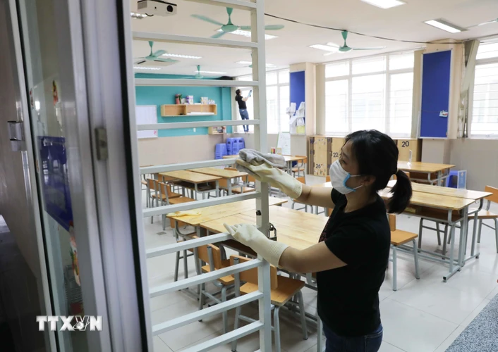 Trường THCS Nghĩa Tân (quận Cầu Giấy) hoàn thành vệ sinh, khử khuẩn và các công tác chuẩn bị khác, sẵn sàng đón học sinh trở lại trường. (Ảnh: Thanh Tùng/TTXVN)
