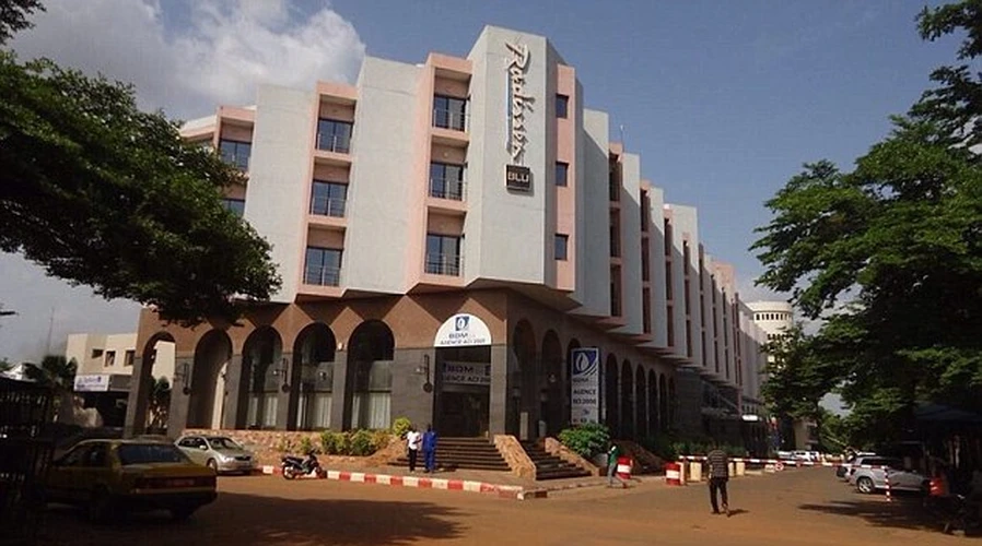 Các tay súng Hồi giáo bắt giữ khoảng 170 con tin trong khách sạn Raddison Blu tại thủ đô của Mali. 