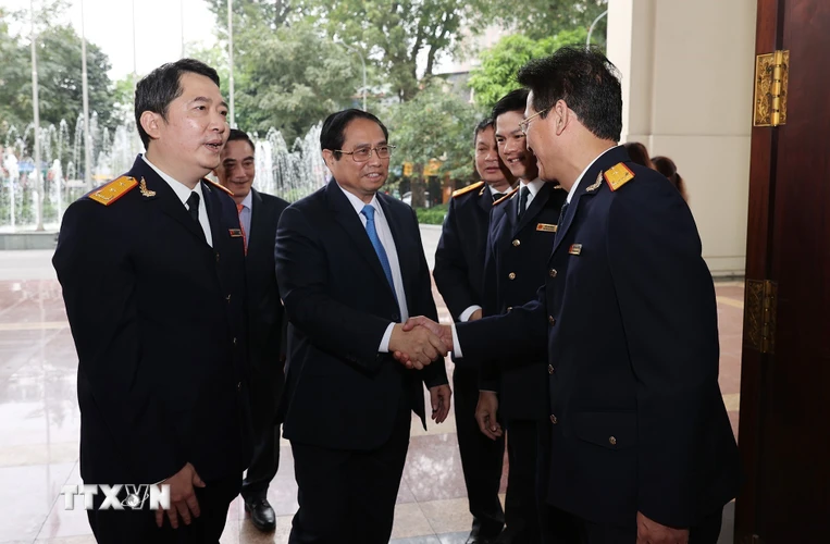Thủ tướng Phạm Minh Chính với các đại biểu. (Ảnh: Dương Giang/TTXVN)
