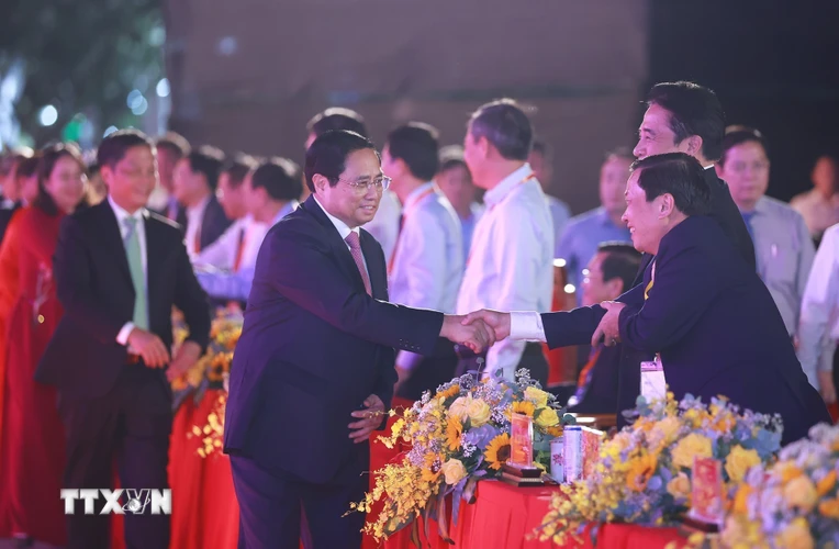 Thủ tướng Phạm Minh Chính đến dự Lễ kỷ niệm 370 năm xây dựng và phát triển tỉnh Khánh Hòa. (Ảnh: Dương Giang/TTXVN)