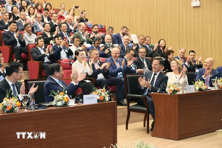 Chiều 2/11/2023, tại Hà Nội, Thủ tướng Phạm Minh Chính và Thủ tướng Hà Lan Mark Rutte tham dự và phát biểu tại Diễn đàn Doanh nghiệp công nghệ cao. (Ảnh: Dương Giang/TTXVN)