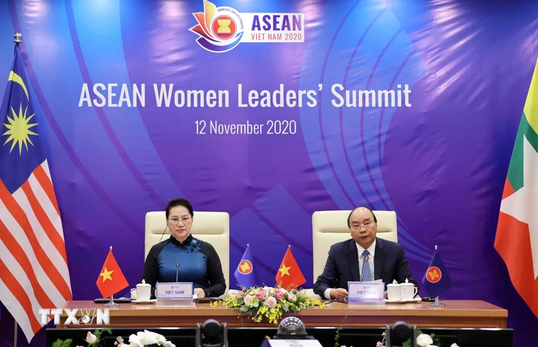 Thủ tướng Nguyễn Xuân Phúc và Chủ tịch Quốc hội Nguyễn Thị Kim Ngân dự Hội nghị thượng đỉnh lãnh đạo nữ ASEAN. (Ảnh: Thống Nhất/TTXVN)