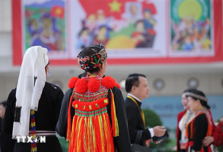 Các đại biểu trong trang phục truyền thống đến dự Đại hội. (Ảnh: Dương Giang/TTXVN)