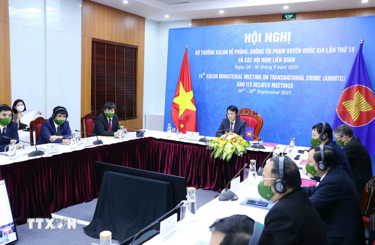 Sáng 29/9, tại Hà Nội, Trung tướng Lương Tam Quang, Thứ trưởng Bộ Công an tham dự Phiên họp toàn thể Hội nghị Bộ trưởng ASEAN về phòng, chống tội phạm xuyên quốc gia lần thứ 15 (AMMTC 15) và các hội nghị liên quan theo hình thức trực tuyến. (Ảnh: Phạm Kiên/TTXVN)