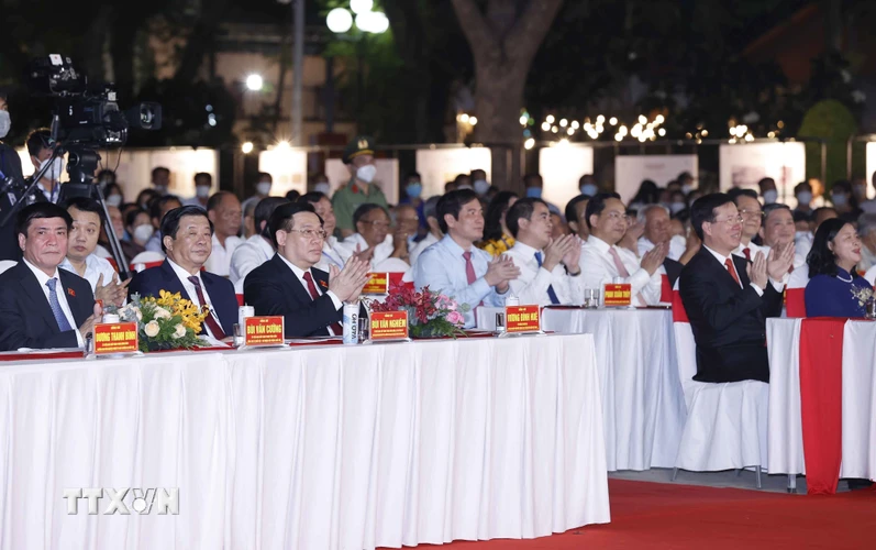Chủ tịch Quốc hội Vương Đình Huệ và đại biểu dự Lễ kỷ niệm. (Ảnh: Doãn Tấn/TTXVN)