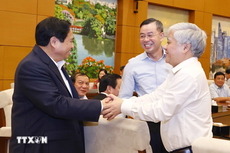 Thủ tướng Chính phủ Phạm Minh Chính với đại biểu. (Ảnh: Doãn Tấn/TTXVN)