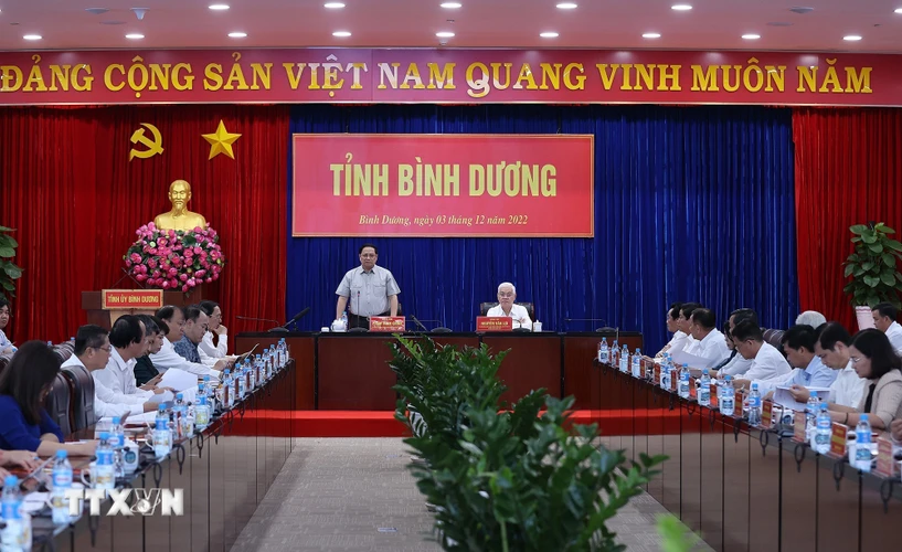 Thủ tướng Phạm Minh Chính làm việc với Ban Thường vụ Tỉnh uỷ Bình Dương về phát triển kinh tế-xã hội, quốc phòng-an ninh năm 2022, phương hướng nhiệm vụ năm 2023 và tình hình giải ngân vốn đầu tư công và Chương trình phục hồi và phát triển kinh tế và dự án đường cao tốc Hồ Chí Minh-Thủ Dầu Một-Chơn Thành. (Ảnh: Dương Giang/TTXVN)