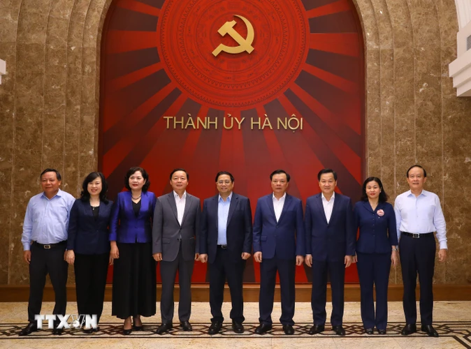 Thủ tướng Phạm Minh Chính với các đại biểu. (Ảnh: Dương Giang/TTXVN)