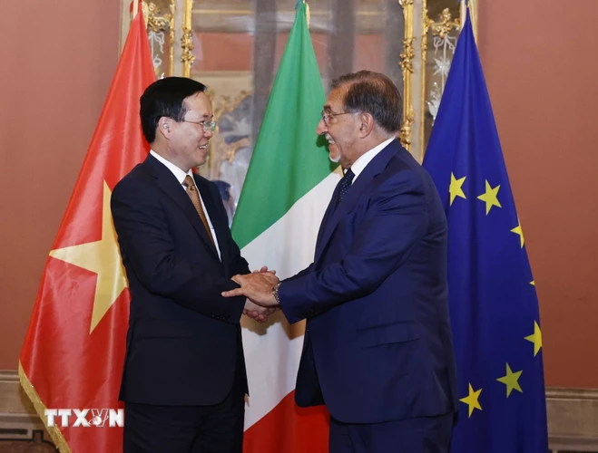 Chủ tịch nước Võ Văn Thưởng gặp Chủ tịch Thượng viện Italy Ignazio La Russa. (Ảnh: Thống Nhất/TTXVN)