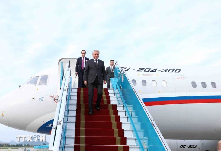 Chủ tịch Duma Quốc gia Quốc hội Liên bang Nga Vyacheslav Victorovich Volodin đến Hà Nội, bắt đầu chuyến thăm chính thức Việt Nam. (Ảnh: Phạm Kiên/TTXVN)