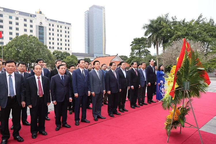 Nhân dịp đón Xuân Nhâm Dần, chiều 24/1, Thủ tướng Phạm Minh Chính đến dâng hương, hoa tưởng niệm Chủ tịch Hồ Chí Minh tại Khu Tưởng niệm Chủ tịch Hồ Chí Minh tại thành phố Thanh Hóa. (Ảnh: Dương Giang/TTXVN)