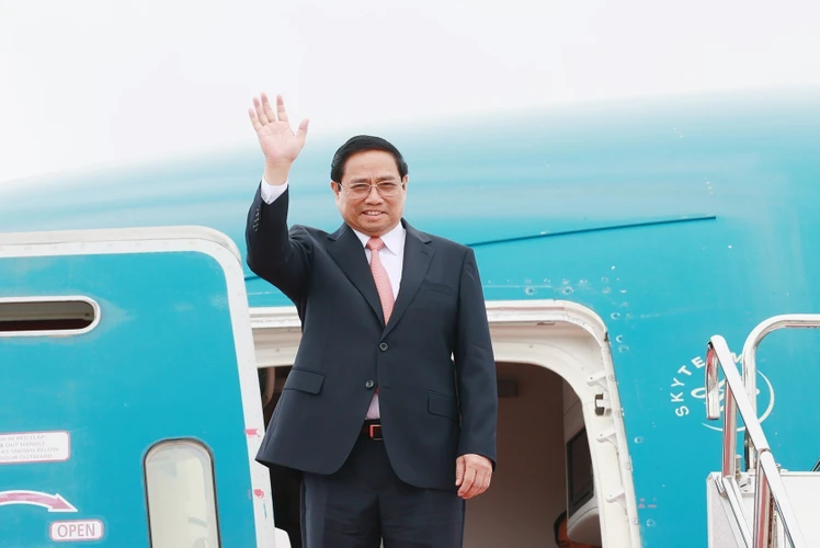 Thủ tướng Phạm Minh Chính đến Hiroshima, bắt đầu chuyến tham dự Hội nghị thượng đỉnh G7 mở rộng và làm việc tại Nhật Bản. (Ảnh: Dương Giang/TTXVN)