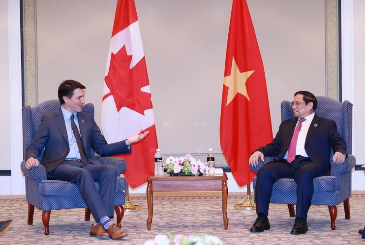Thủ tướng Phạm Minh Chính gặp Thủ tướng Canada Justin Trudeau. (Ảnh: Dương Giang/TTXVN)
