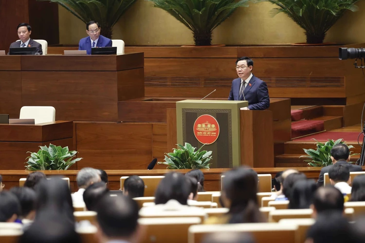 Chủ tịch Quốc hội Vương Đình Huệ phát biểu khai mạc phiên chất vấn và trả lời chất vấn. (Ảnh: Doãn Tấn/TTXVN)