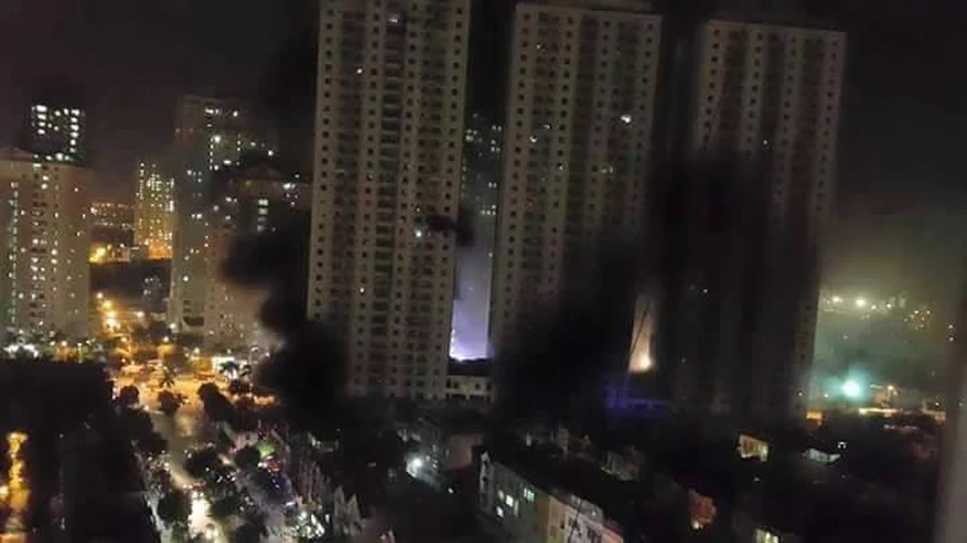 Vụ cháy bắt nguồn từ tầng hầm tòa nhà, sau đó một số xe máy phát nổ, gây cháy lan lên các tầng trên. (Nguồn: CTV)