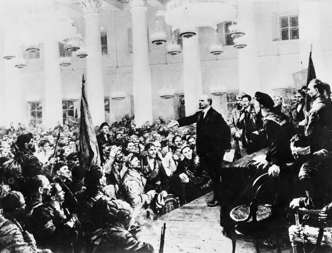 Ngay trong đêm 7/11/1917, Đại hội các Soviet được triệu tập, thành lập Chính quyền Soviet do V.I.Lenin đứng đầu. (Ảnh: Tư liệu quốc tế/TTXVN phát)