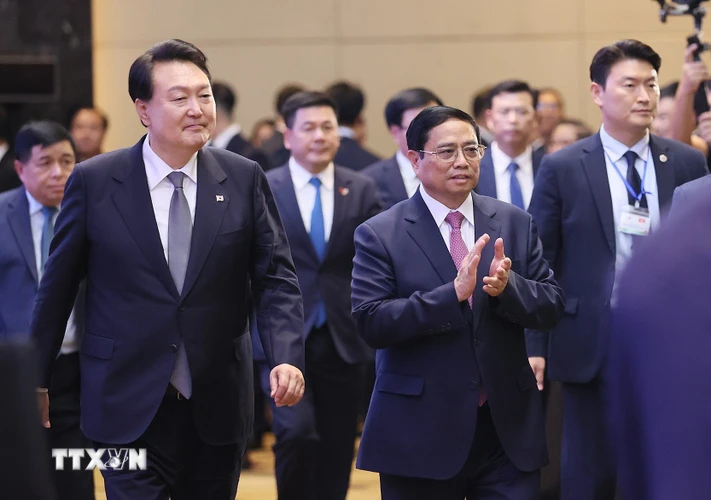 Thủ tướng Phạm Minh Chính và Tổng thống Yoon Suk Yeol tham dự Diễn đàn Doanh nghiệp Việt Nam-Hàn Quốc. (Ảnh: Dương Giang/TTXVN)