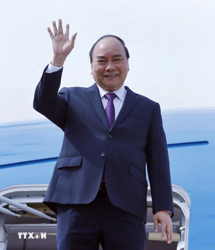 Trưa 4/11/2018, Thủ tướng Nguyễn Xuân Phúc và đoàn đại biểu cấp cao Việt Nam đến Thành phố Thượng Hải, Trung Quốc dự Hội chợ nhập khẩu quốc tế Trung Quốc lần thứ nhất. (Ảnh: Thống Nhất/TTXVN)