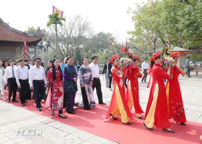Chủ tịch Quốc hội Nguyễn Thị Kim Ngân và các đại biểu tham gia buổi lễ. (Ảnh: Trọng Đức/TTXVN)