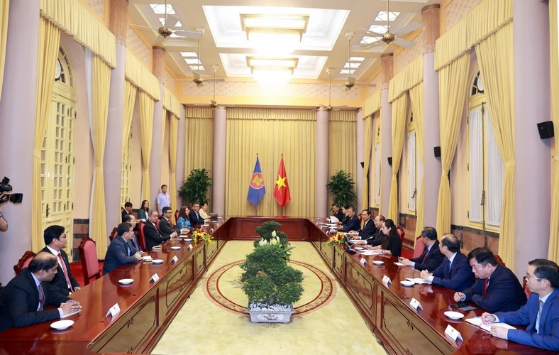 Chủ tịch nước Nguyễn Xuân Phúc tiếp Đại sứ, Đại biện các nước thành viên ASEAN. (Ảnh: Thống Nhất/TTXVN)