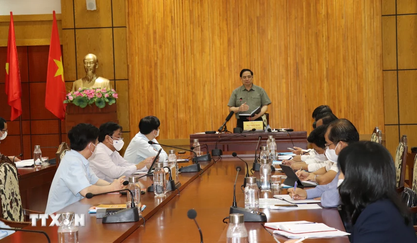 Thủ tướng Chính phủ Phạm Minh Chính phát biểu kết luận tại buổi làm việc. (Ảnh: Lê Đức Hoảnh/TTXVN)