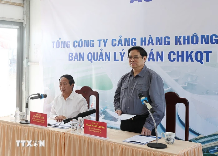 Thủ tướng Phạm Minh Chính làm việc với các đơn vị liên quan đến Dự án Cảng hàng không quốc tế Long Thành. (Ảnh: Dương Giang/TTXVN)