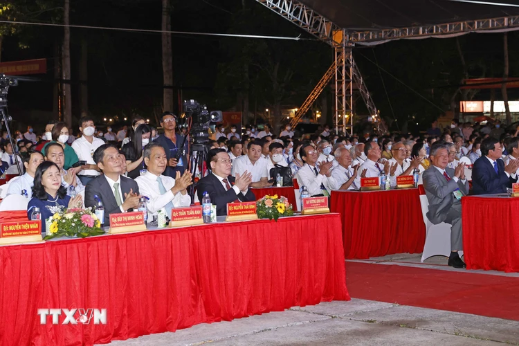 Chủ tịch Quốc hội Vương Đình Huệ và đại biểu dự lễ kỷ niệm.(Ảnh: Doãn Tấn/TTXVN)