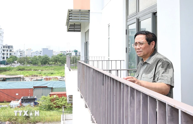 Thủ tướng Phạm Minh Chính kiểm tra thực trạng Bệnh viện Bạch Mai cơ sở 2 tại thành phố Phủ Lý, Hà Nam. (Ảnh: Dương Giang/TTXVN)