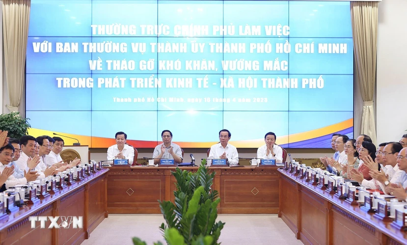 Thủ tướng Phạm Minh Chính chủ trì làm việc giữa Thường trực Chính phủ với Ban Thường vụ Thành ủy Thành phố Hồ Chí Minh. (Ảnh: Dương Giang/TTXVN)