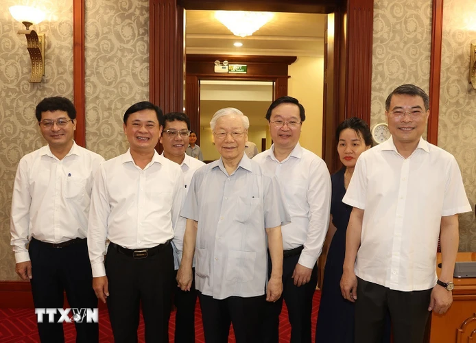 Tổng Bí thư Nguyễn Phú Trọng và các đại biểu dự cuộc họp.(Ảnh: Trí Dũng/TTXVN)