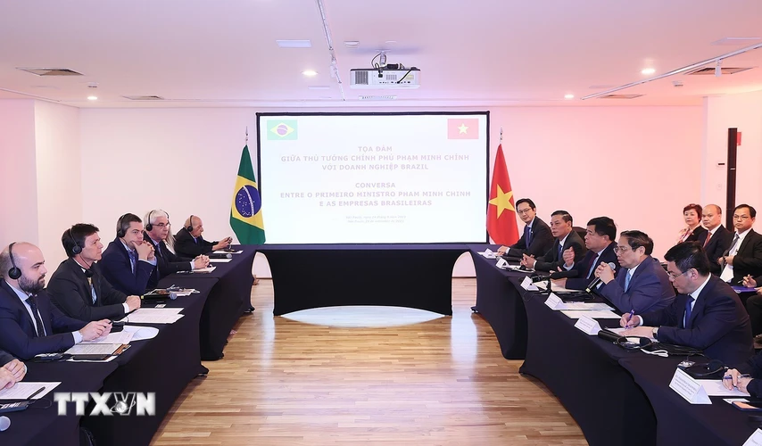 Thủ tướng Phạm Minh Chính tọa đàm với các doanh nghiệp Brazil. (Ảnh: Dương Giang/TTXVN)
