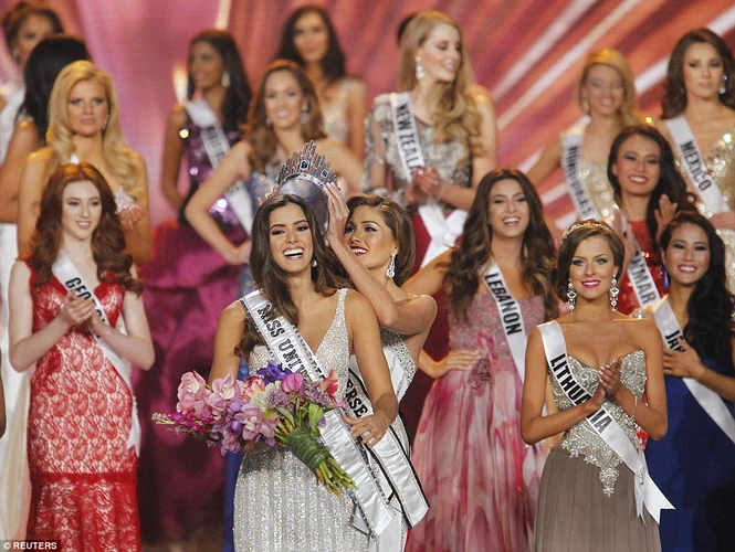 Paulina Vega trở thành Hoa hậu hoàn vũ 2014. 