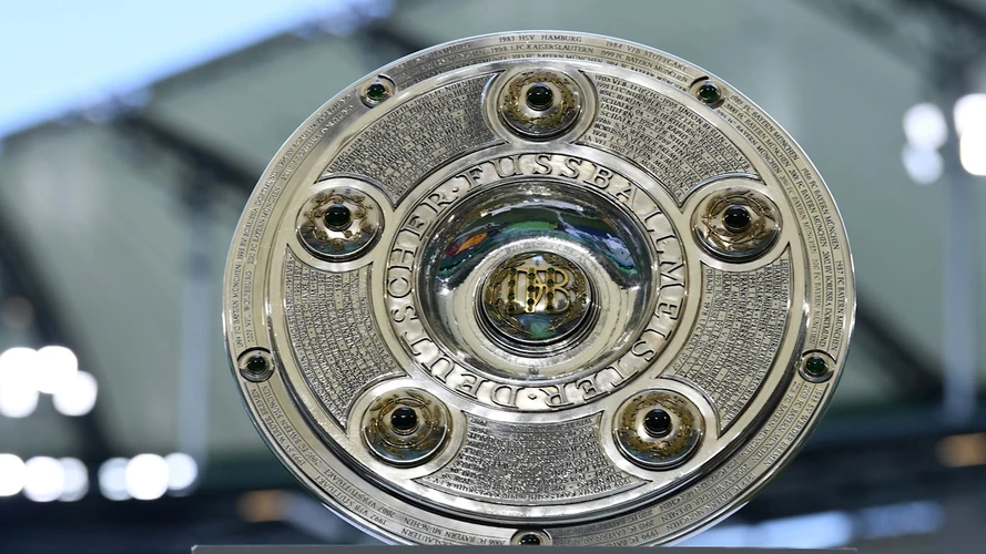 Chiếc Đĩa bạc dành cho nhà vô địch Bundesliga. (Nguồn: FcBayern)