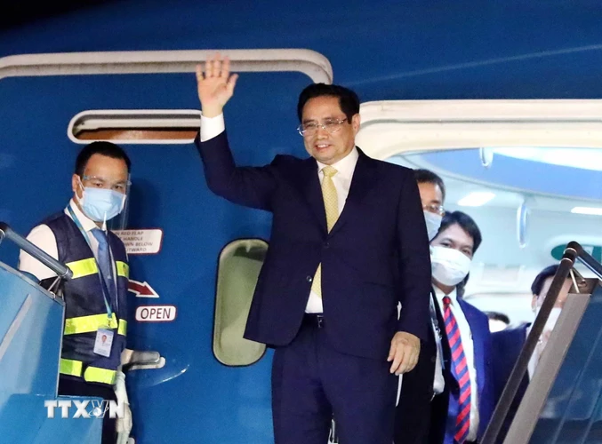 Thủ tướng Phạm Minh Chính về tới sân bay quốc tế Nội Bài (Hà Nội). (Ảnh: Phạm Kiên/TTXVN)