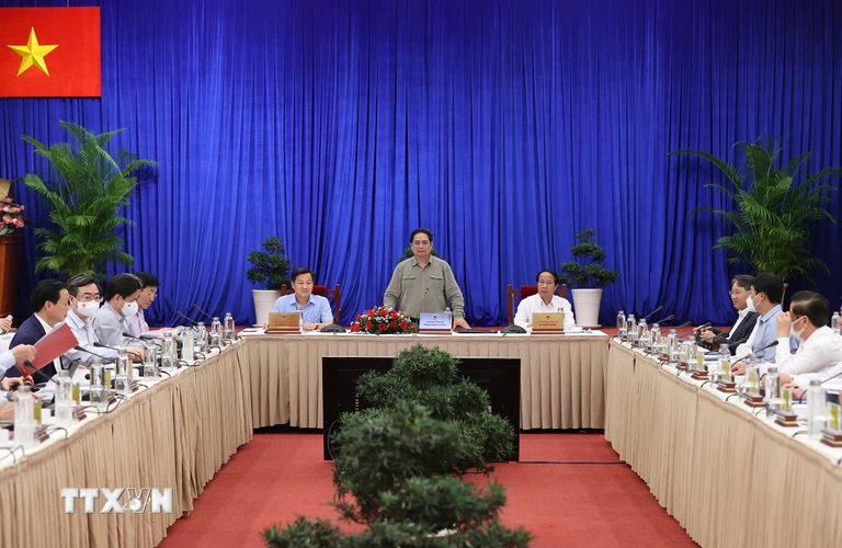 Thủ tướng Phạm Minh Chính chủ trì cuộc họp kiểm điểm tiến độ đoạn từ thành phố Nha Trang (Khánh Hòa) đến Thành phố Hồ Chí Minh thuộc Dự án đầu tư xây dựng một số tuyến đường bộ cao tốc trên tuyến Bắc-Nam phía Đông giai đoạn 2017-2020. (Ảnh: Dương Giang/TTXVN)