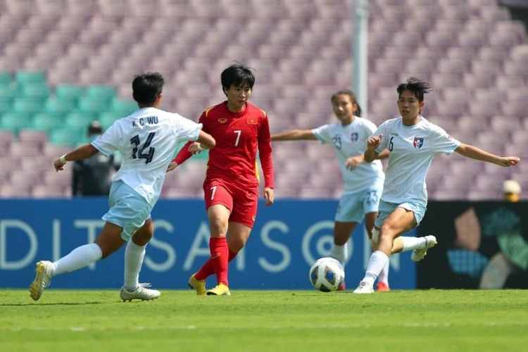 Với nhiệm vụ phải chiến thắng mới giành vé dự World Cup, tuyển Việt Nam đã chủ động chơi dâng cao ngay sau tiếng còi khai cuộc. (Nguồn: Getty Images)