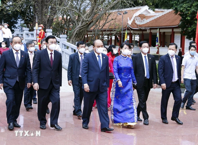 Chủ tịch nước Nguyễn Xuân Phúc đến dự Lễ khánh thành Đền thờ Tây Sơn Tam Kiệt. (Ảnh: Thống Nhất/TTXVN)